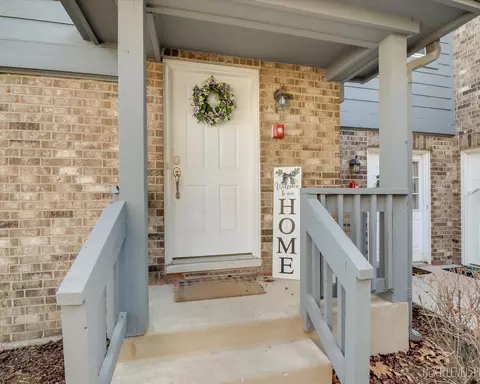 11 Foxcroft Rd #235, Naperville, IL 60565
