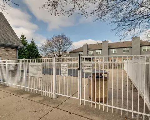 11 Foxcroft Rd #235, Naperville, IL 60565 photo 18