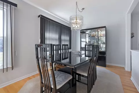 Dining - 954 Everett Ave, Des Plaines, IL 60018 photo 1 of 2