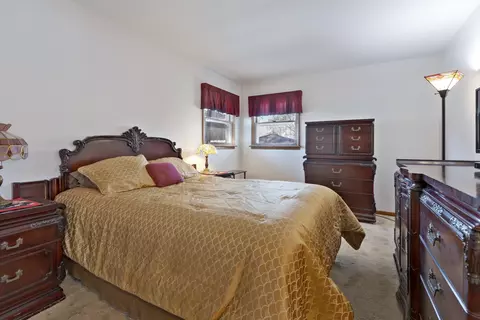 Bedroom - 954 Everett Ave, Des Plaines, IL 60018 photo 1 of 2
