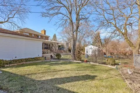 Exterior - 954 Everett Ave, Des Plaines, IL 60018 photo 4 of 5