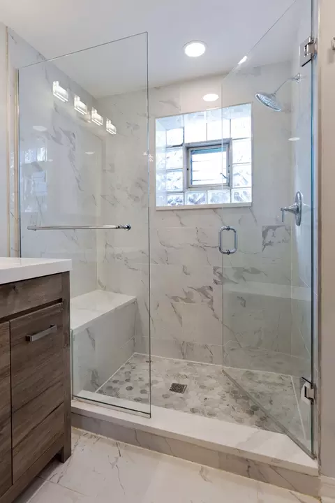 Bath - 954 Everett Ave, Des Plaines, IL 60018 photo 4 of 4