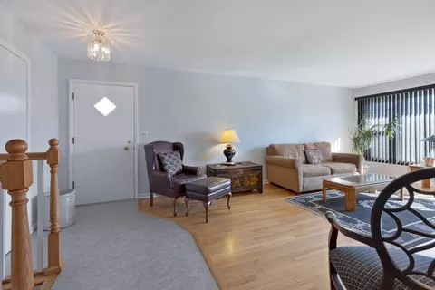 Living - 954 Everett Ave, Des Plaines, IL 60018 photo 3 of 8