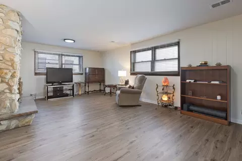 Living - 954 Everett Ave, Des Plaines, IL 60018 photo 8 of 8