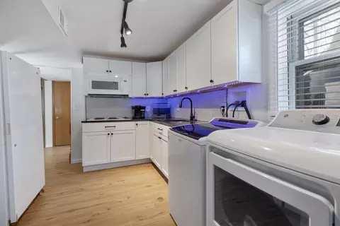 Kitchen - 954 Everett Ave, Des Plaines, IL 60018 photo 4 of 4