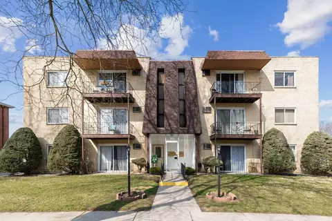 5706 129th St #2A, Crestwood, IL 60445