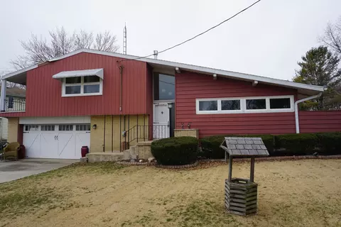 105 S Oak Acre Dr, Martinton, IL 60951