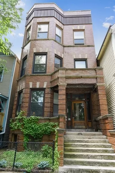 3256 N Lakewood Ave, Chicago, IL 60657