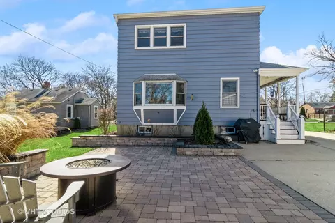 Exterior - 682 Slade Ave, Elgin, IL 60120 photo 6 of 9