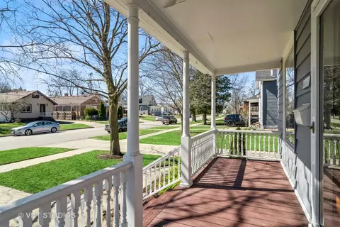 Exterior - 682 Slade Ave, Elgin, IL 60120 photo 4 of 9