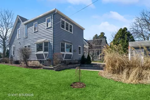 Exterior - 682 Slade Ave, Elgin, IL 60120 photo 7 of 9