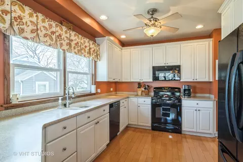 Kitchen - 682 Slade Ave, Elgin, IL 60120 photo 2 of 4