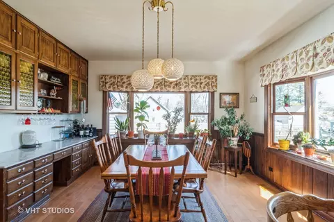 Dining - 682 Slade Ave, Elgin, IL 60120 photo 1 of 2