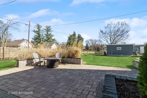 Exterior - 682 Slade Ave, Elgin, IL 60120 photo 8 of 9