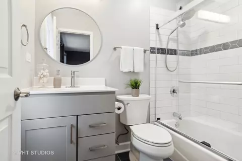 Bath - 320 Warwick Dr, Naperville, IL 60565 photo 2 of 3