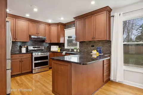 Kitchen - 320 Warwick Dr, Naperville, IL 60565 photo 1 of 4