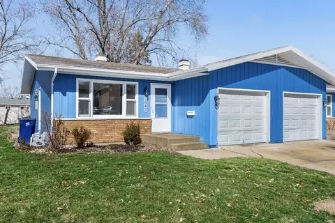 Exterior - 1642 Maple Ln, Elgin, IL 60123 photo 2 of 10
