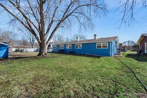 Exterior - 1642 Maple Ln, Elgin, IL 60123 photo 6 of 10