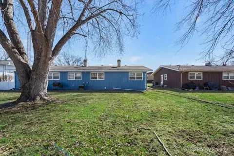 Exterior - 1642 Maple Ln, Elgin, IL 60123 photo 5 of 10