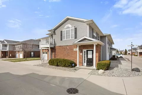 104 Yorkminster Ln #8, Savoy, IL 61874