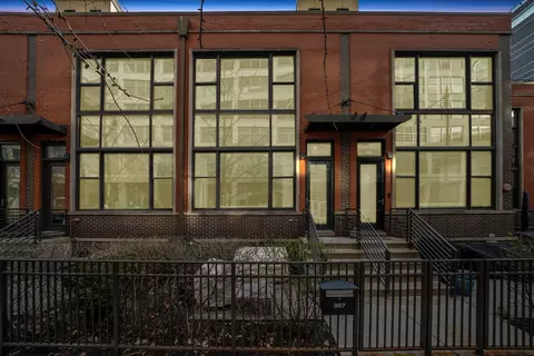 907 N Kingsbury St, Chicago, IL 60610