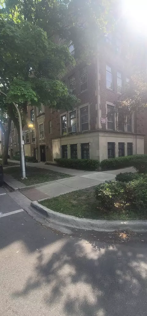 6900 S Oglesby Ave #B, Chicago, IL 60649