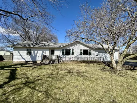 700 W High St, Farmer City, IL 61842