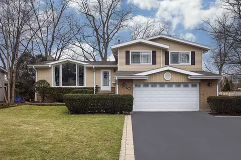 714 Appletree Ln, Deerfield, IL 60015