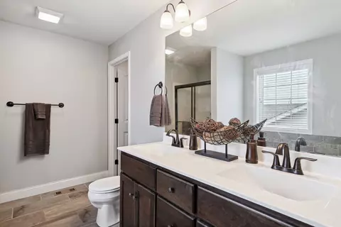 Bath - 3911 Slate Dr, Champaign, IL 61822 photo 2 of 4