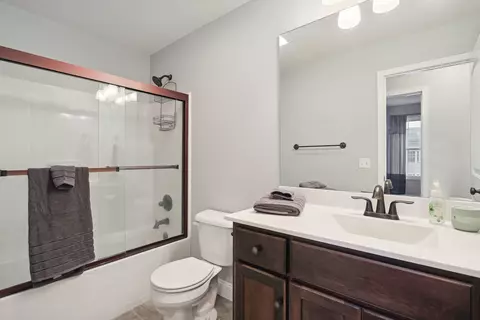 Bath - 3911 Slate Dr, Champaign, IL 61822 photo 4 of 4