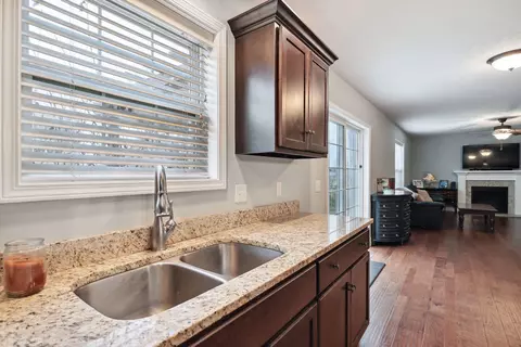 Kitchen - 3911 Slate Dr, Champaign, IL 61822 photo 4 of 6