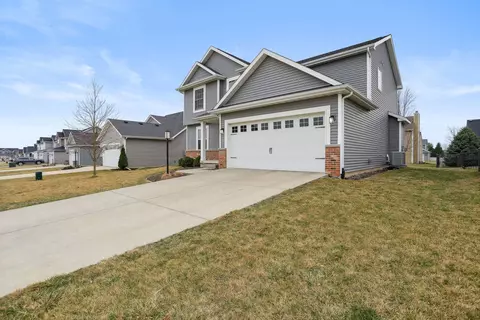 Exterior - 3911 Slate Dr, Champaign, IL 61822 photo 3 of 11