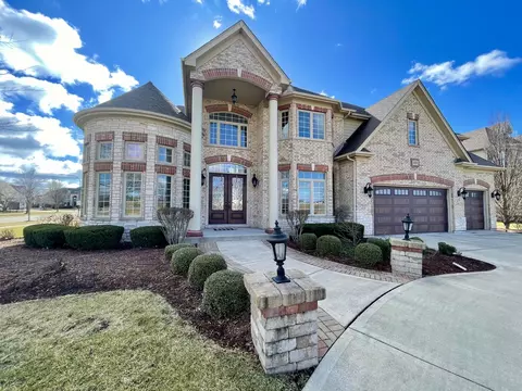 4604 Chinaberry Ln, Naperville, IL 60564