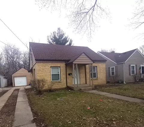 1619 Pauline Ave, Rockford, IL 61101