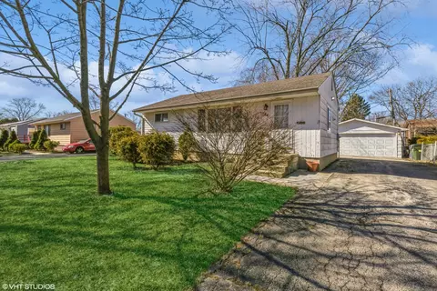 2044 Delaware Rd, Waukegan, IL 60087
