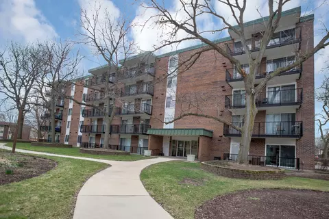 5 S040 Pebblewood Ln #W107, Naperville, IL 60563