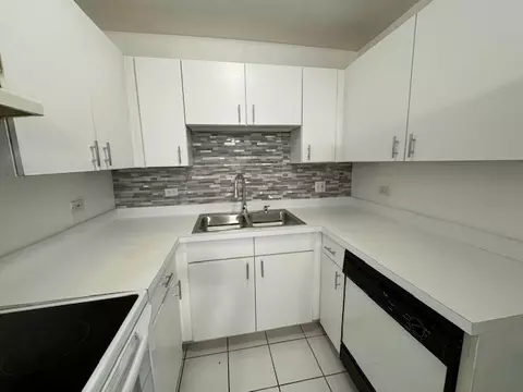 Kitchen - 2000 Light Rd #101, Oswego, IL 60543 photo 2 of 2