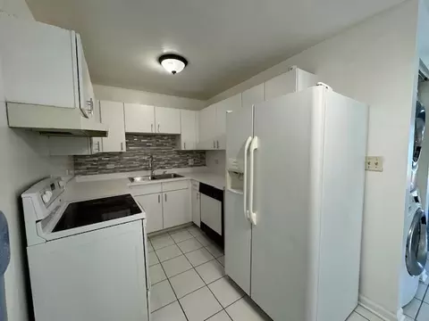 Kitchen - 2000 Light Rd #101, Oswego, IL 60543 photo 1 of 2