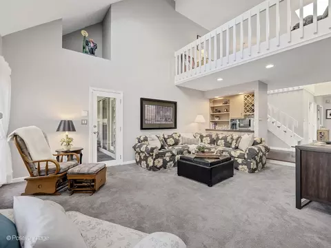 Living - 24 Pine Tree Ln, Burr Ridge, IL 60527 photo 3 of 4