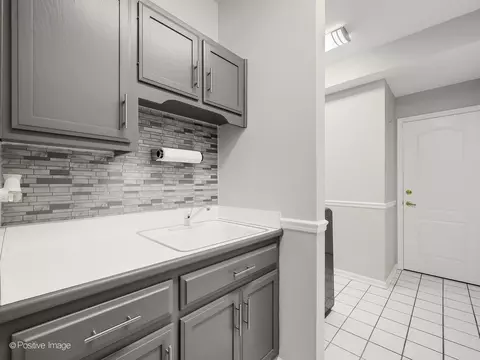 Kitchen - 24 Pine Tree Ln, Burr Ridge, IL 60527 photo 6 of 6
