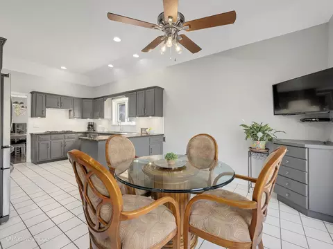 Dining - 24 Pine Tree Ln, Burr Ridge, IL 60527 photo 3 of 3