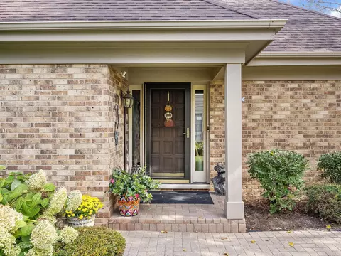 Entry Way - 24 Pine Tree Ln, Burr Ridge, IL 60527 photo 1 of 4