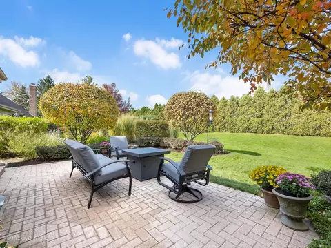 Exterior - 24 Pine Tree Ln, Burr Ridge, IL 60527 photo 6 of 13