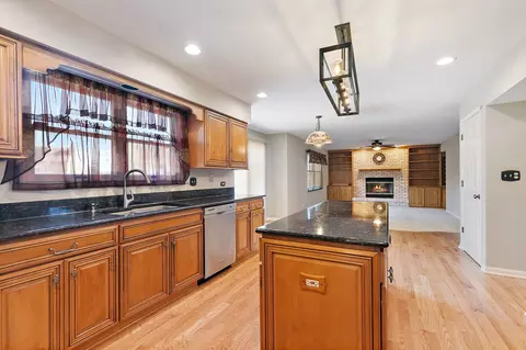 Kitchen - 904 Pember Cir, West Dundee, IL 60118 photo 3 of 4