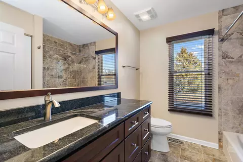 Bath - 904 Pember Cir, West Dundee, IL 60118 photo 4 of 5