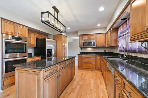Kitchen - 904 Pember Cir, West Dundee, IL 60118 photo 4 of 4