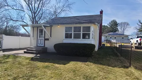 Exterior - 617 Logan Ave, Dixon, IL 61021 photo 2 of 8