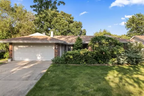 124 Richmond Dr, Bolingbrook, IL 60440