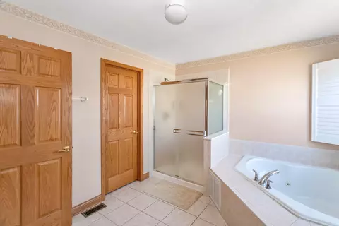 Bath - 617 Olive Pkwy, Bartlett, IL 60103 photo 3 of 7