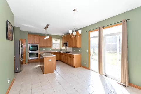 Kitchen - 617 Olive Pkwy, Bartlett, IL 60103 photo 1 of 8